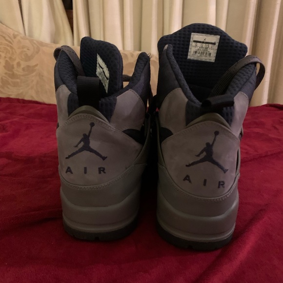 Men’s Jordan Retro 4 high top athletic shoes. Size 13 - Picture 2 of 8